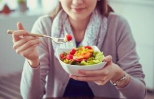 women eating food